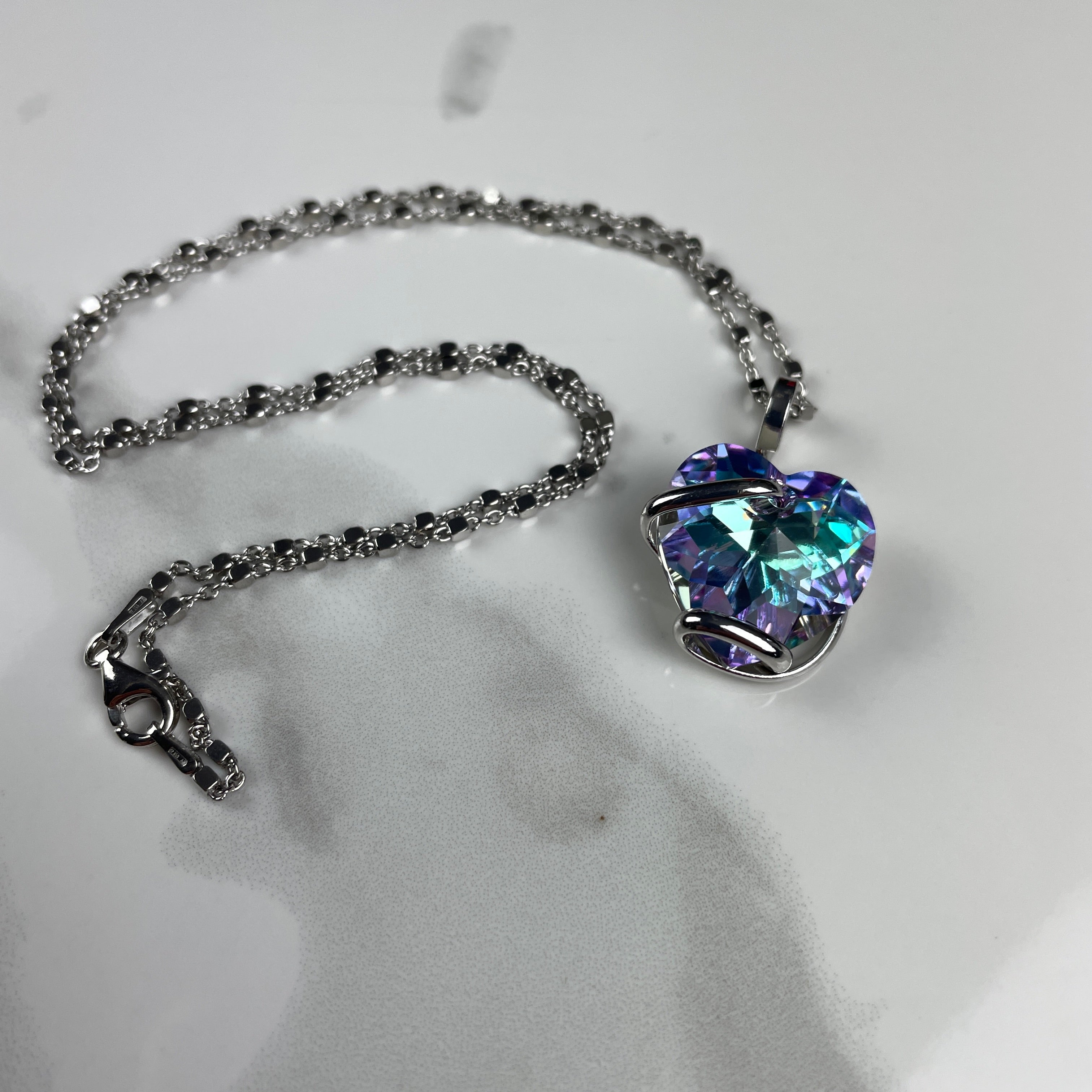 Amore Vitral Necklace